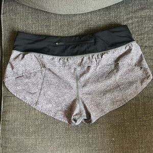 Lululemon 2.5” low rise speed up short, size 8